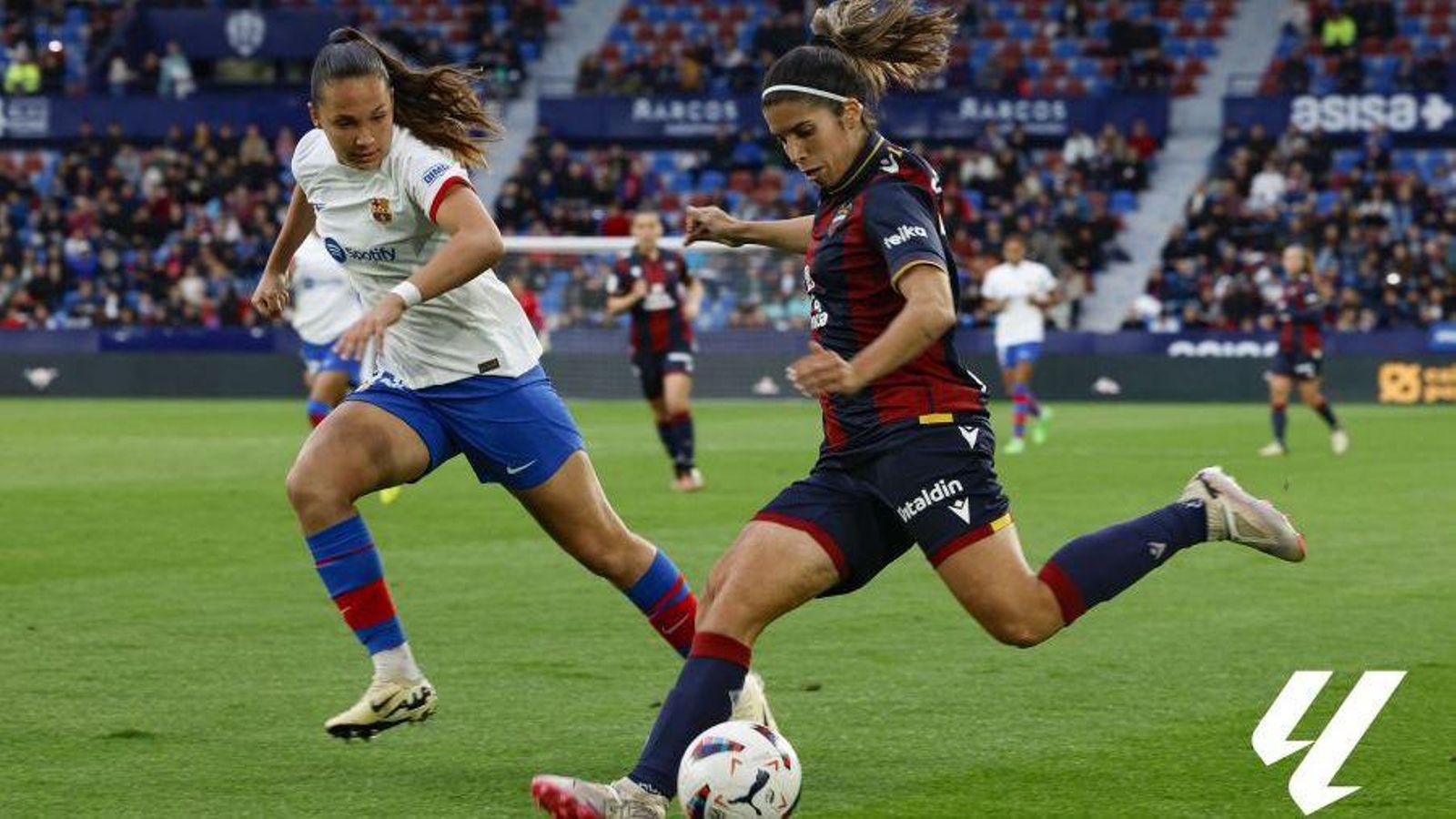 Alba redondo, en una acció del partit contar el Barça