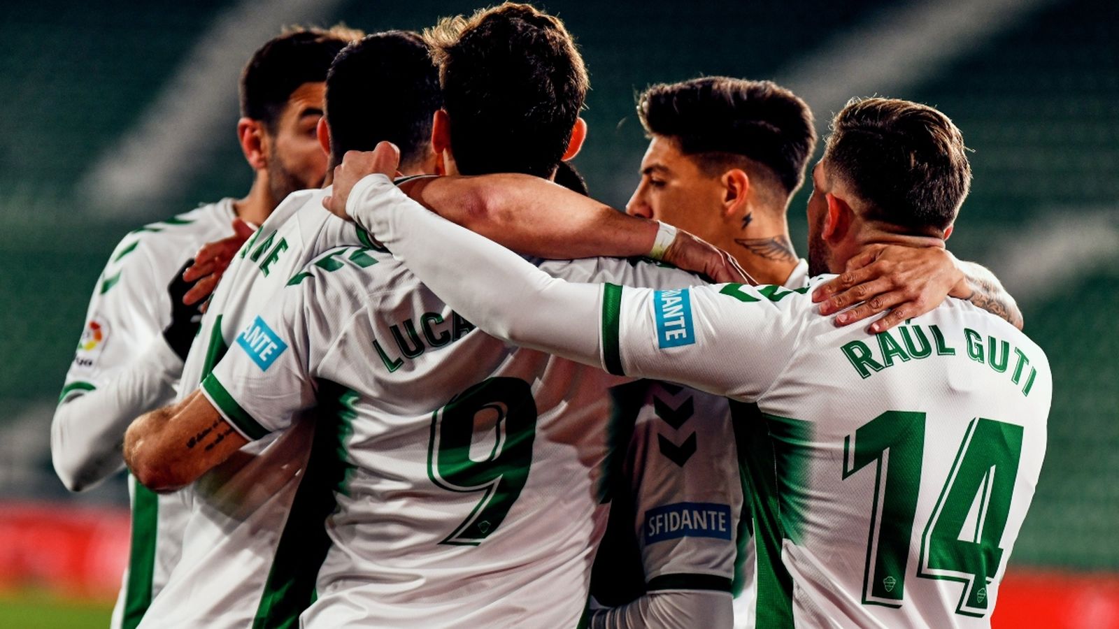 Els jugadors de l'Elx celebren un gol