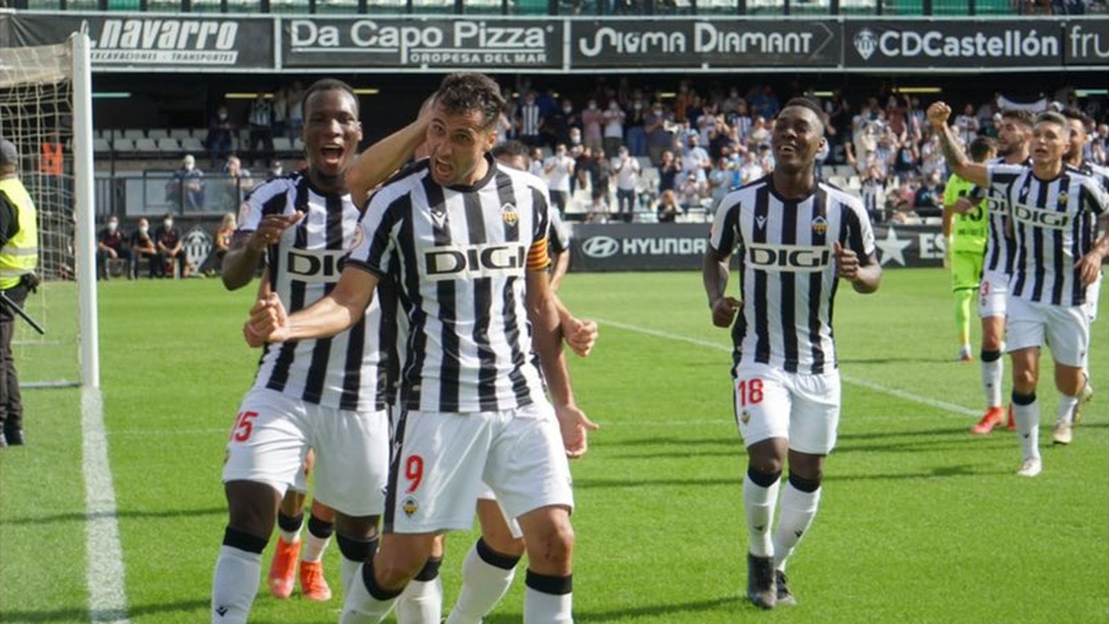 Cubillas celebra el gol amb els companys