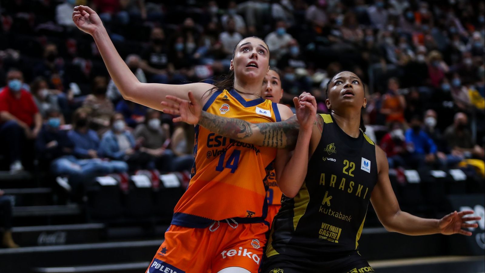 Raquel Carrera, en una acció del partit