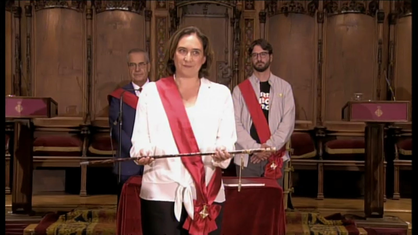 Colau renova l\'alcaldia de Barcelona