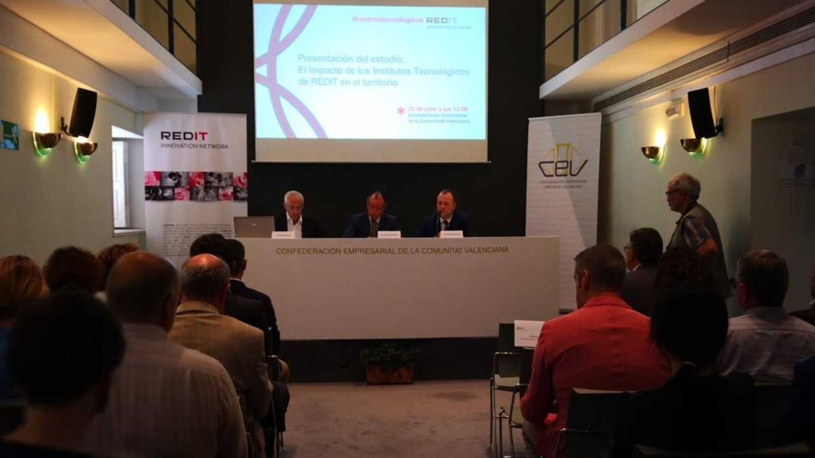 Empreses menudes, diversificades i descentralitzades, característiques de la indústria valenciana