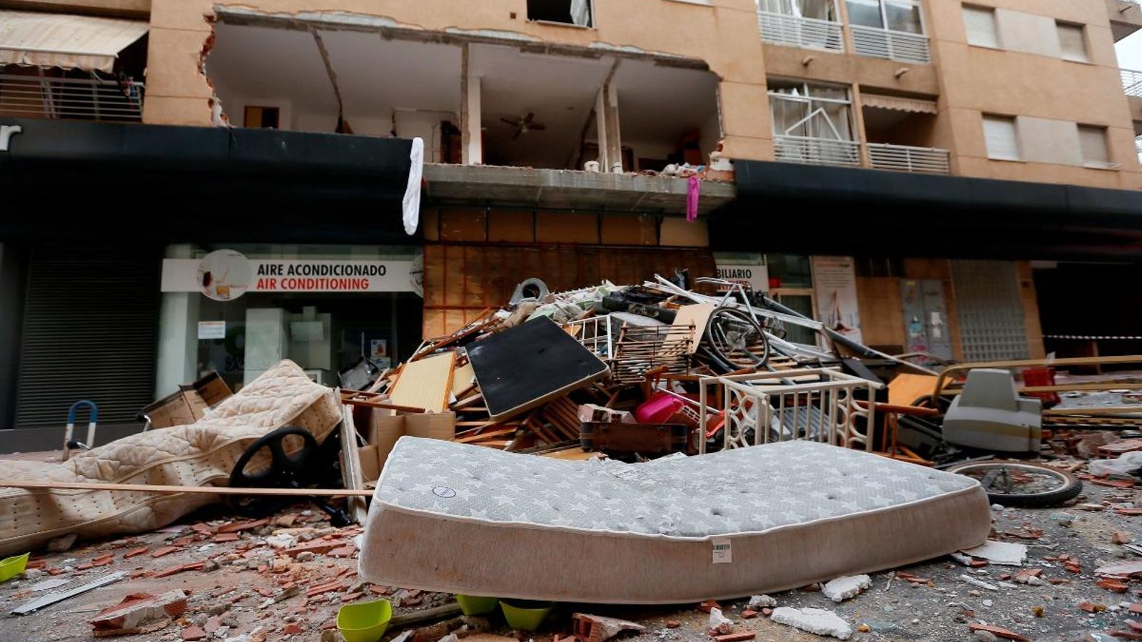 Estat en que va quedar l'edifici a Torrevella