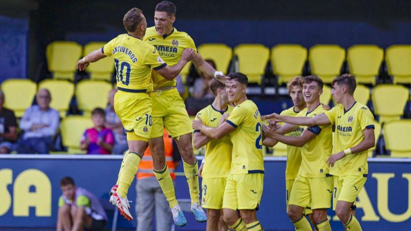 Ontiveros i Lekovic celebren el tercer gol