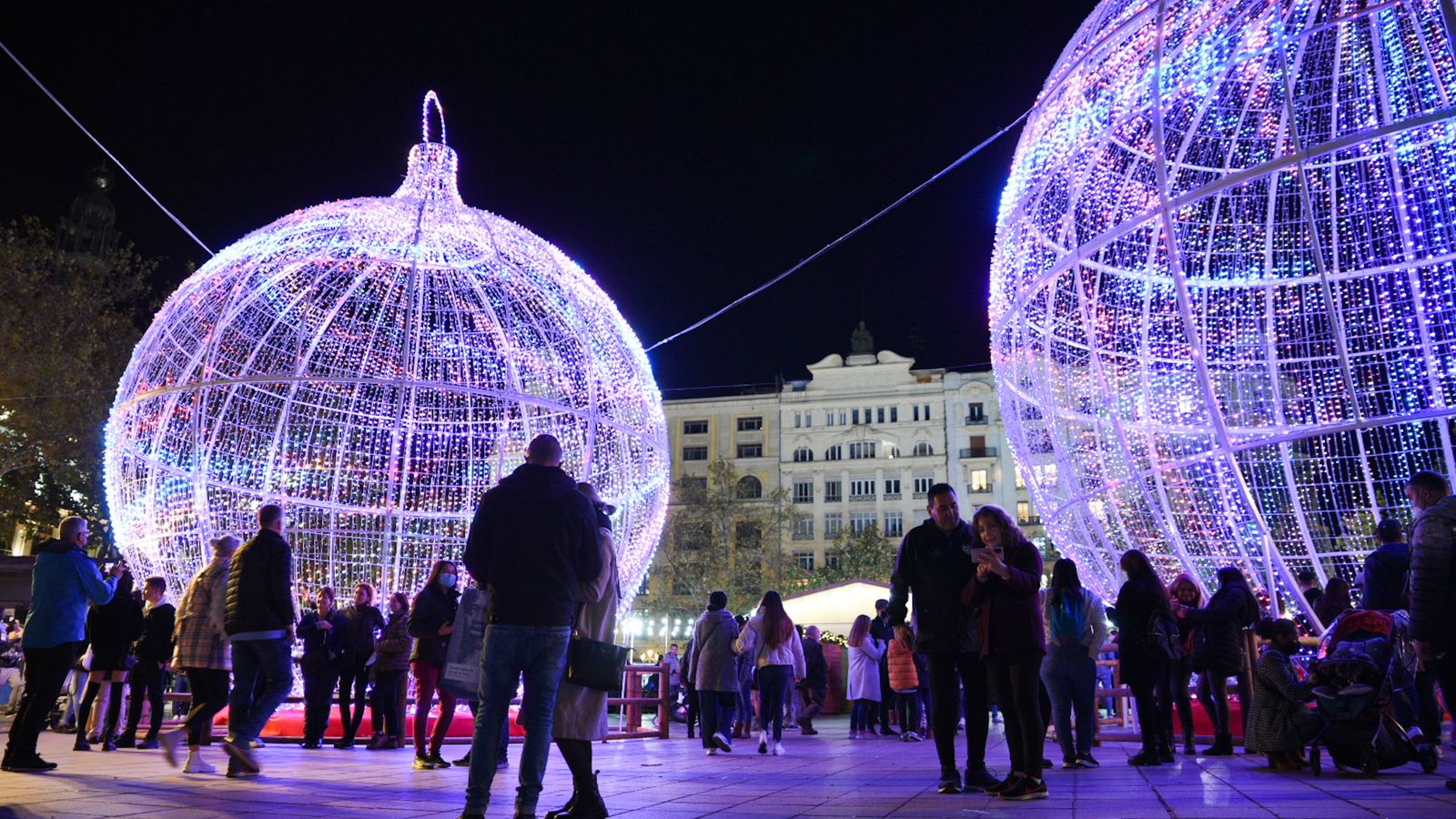 Decoració nadalenca en la plaça de l'Ajuntament de València