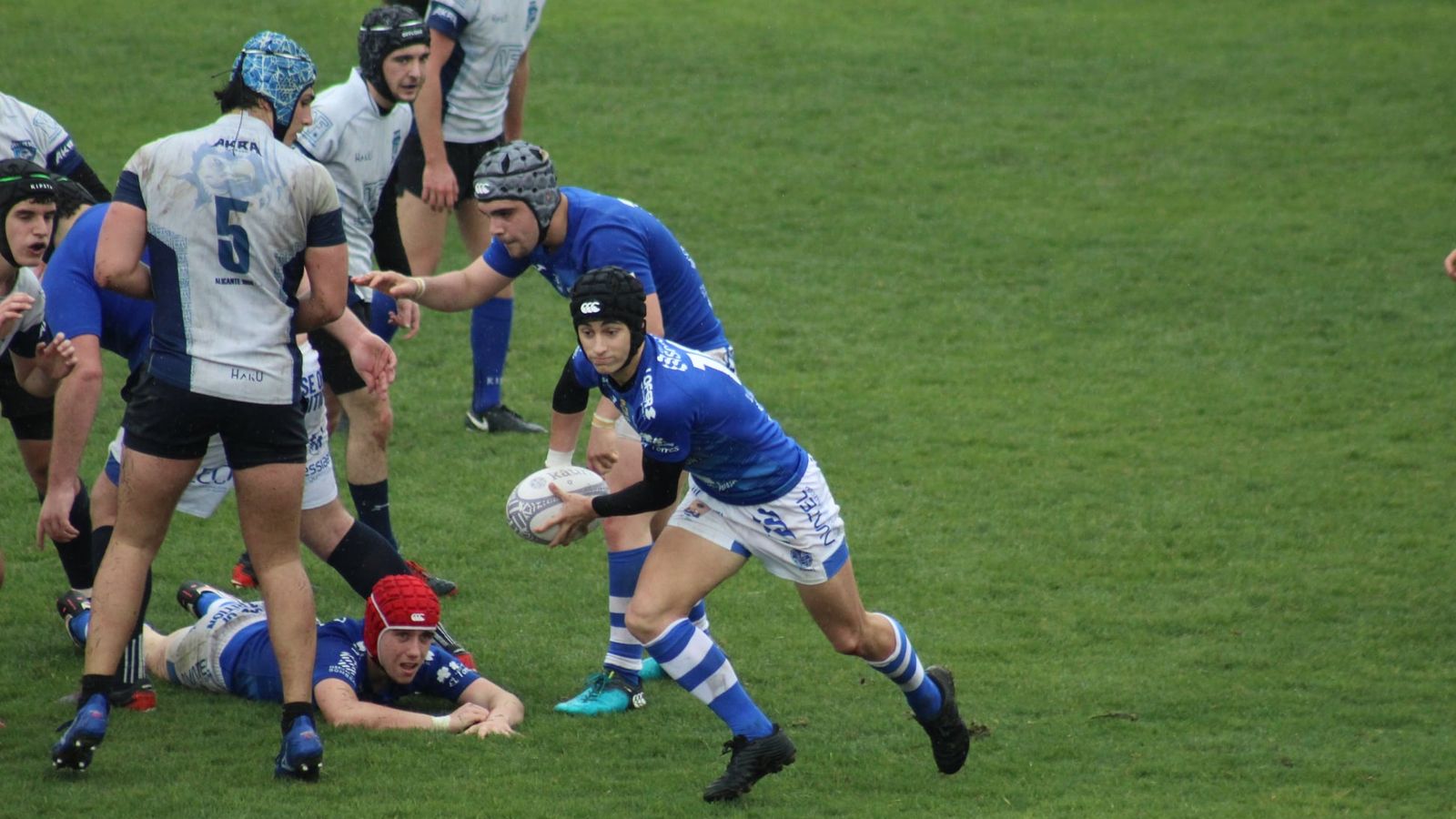 Els jugadors de la Vila, en una acció ofensiva