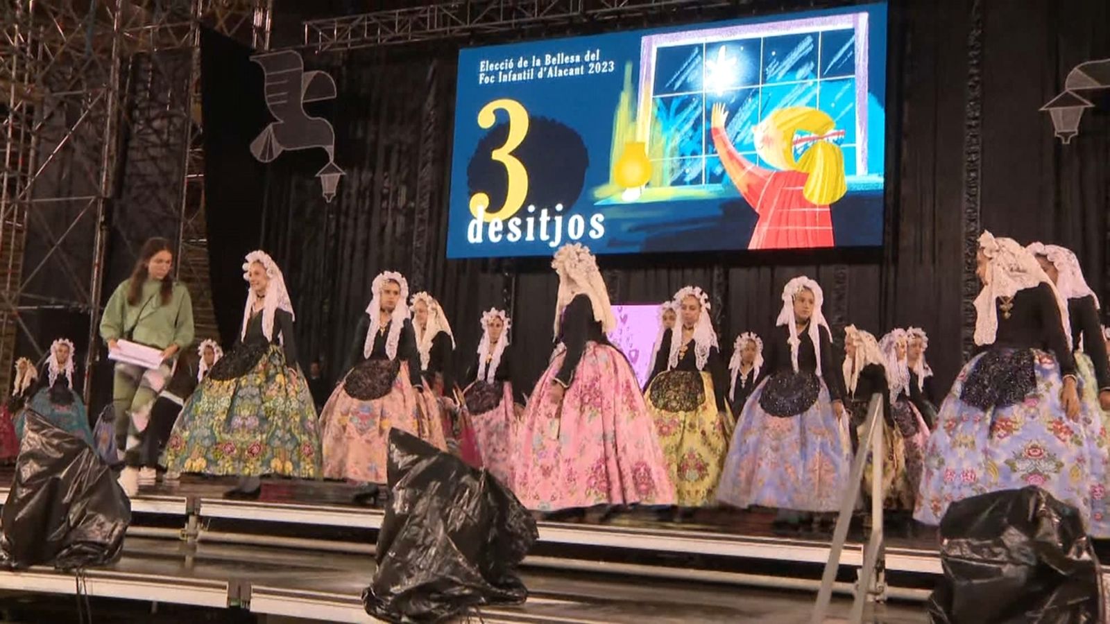 Últim assaig de la gala d'elecció de les bellees del foc d'Alacant de 2023