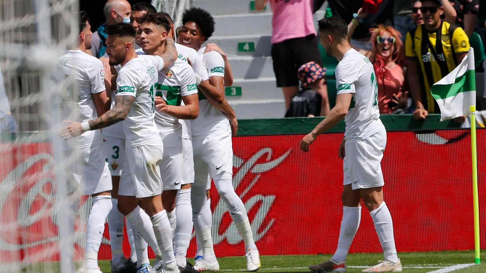 Els jugadors de l'Elx celebren un dels gols