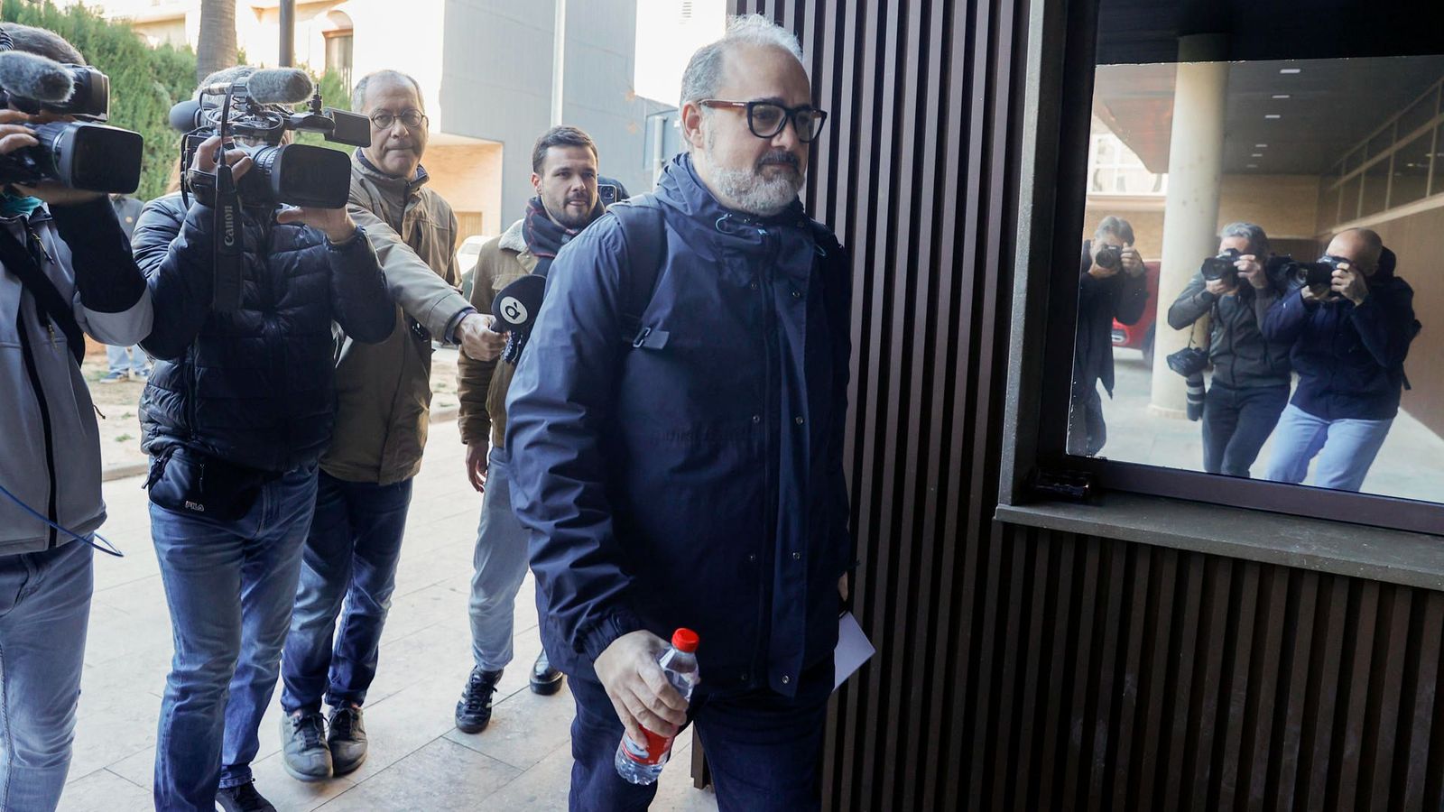 Josep Lanuza entra a les dependències judicials de Catarroja este dilluns