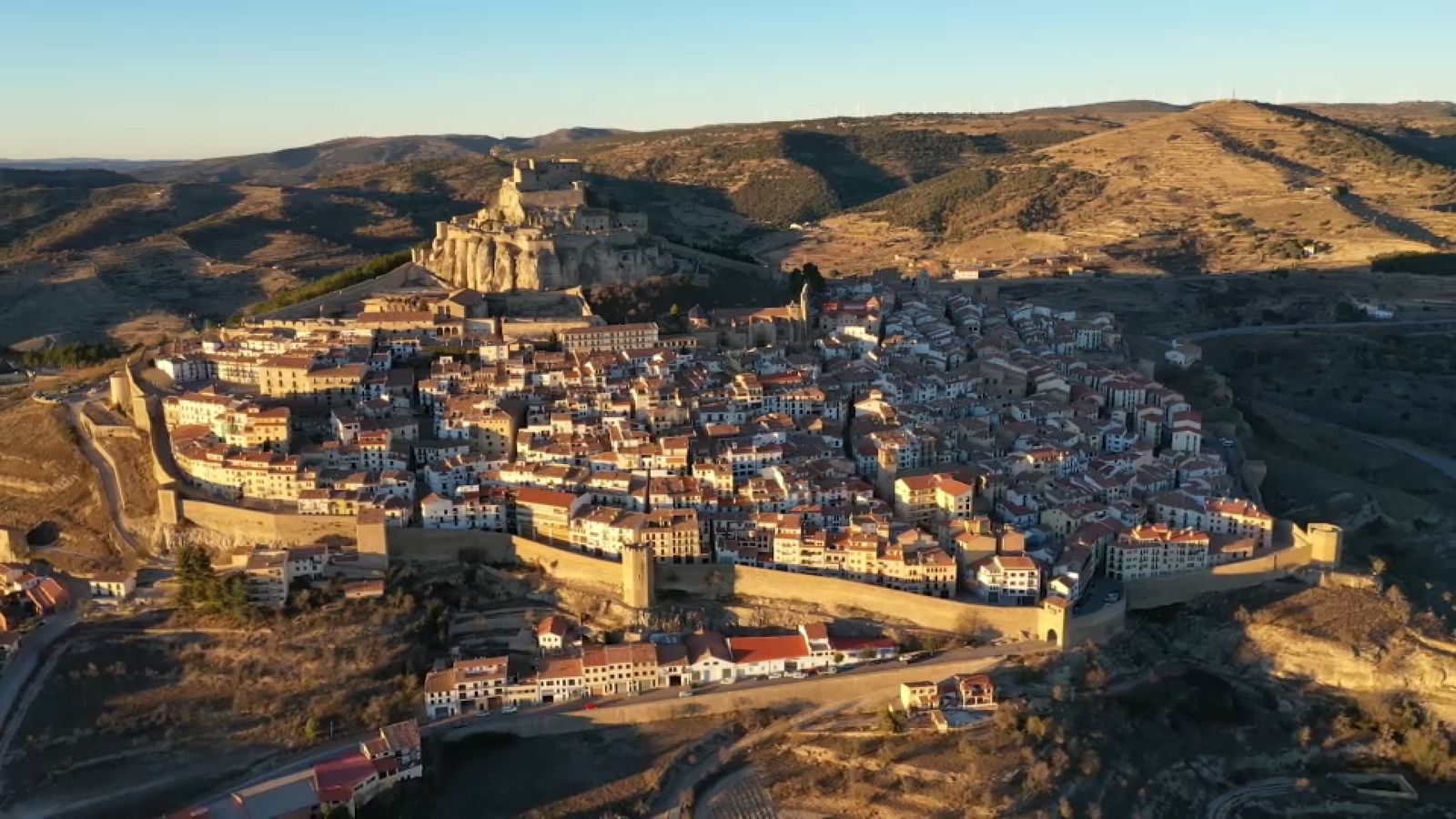 El mestral apretarà de valent en municipis del interior nord del territori, com Morella, en la imatge