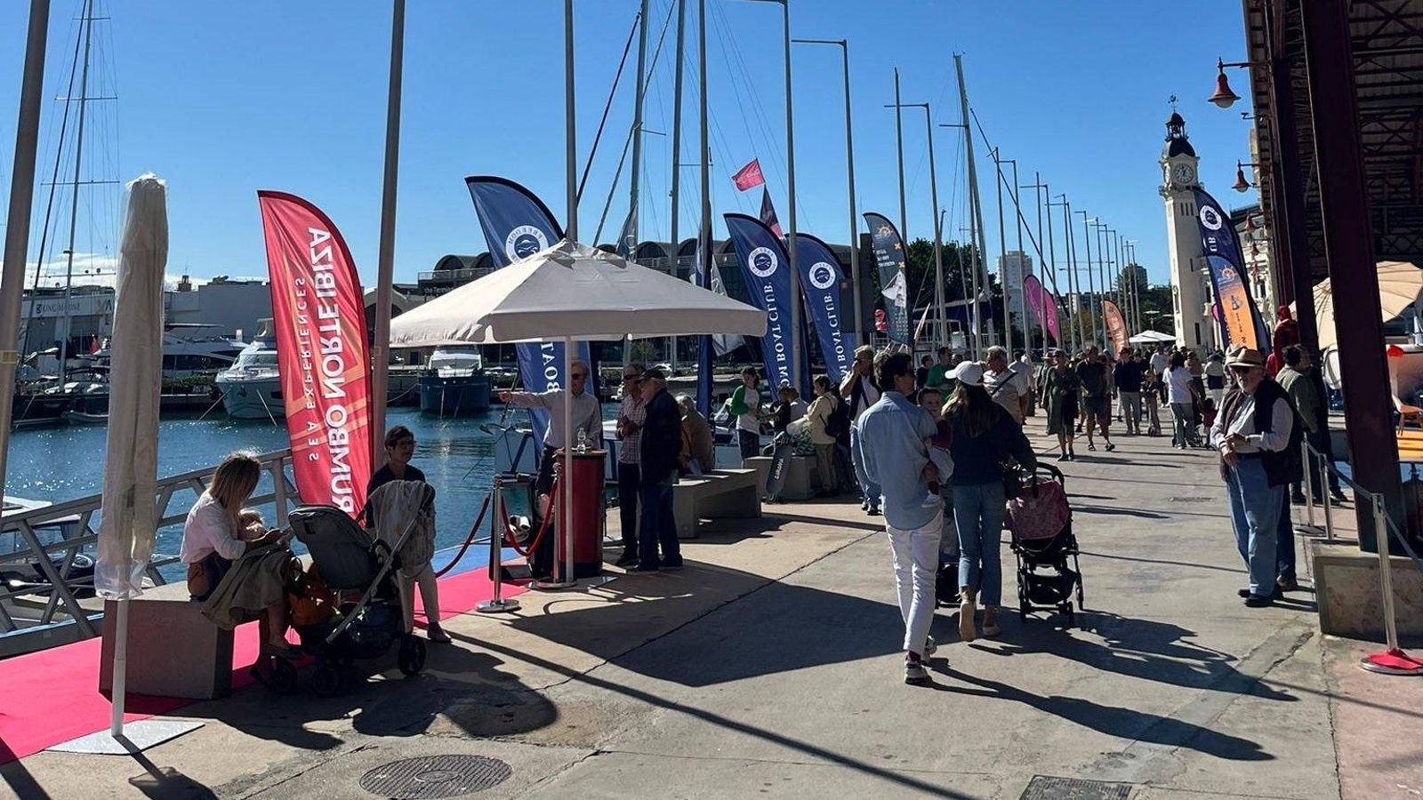 Turistes a la Marina de València en la passada Valencia Boat Show