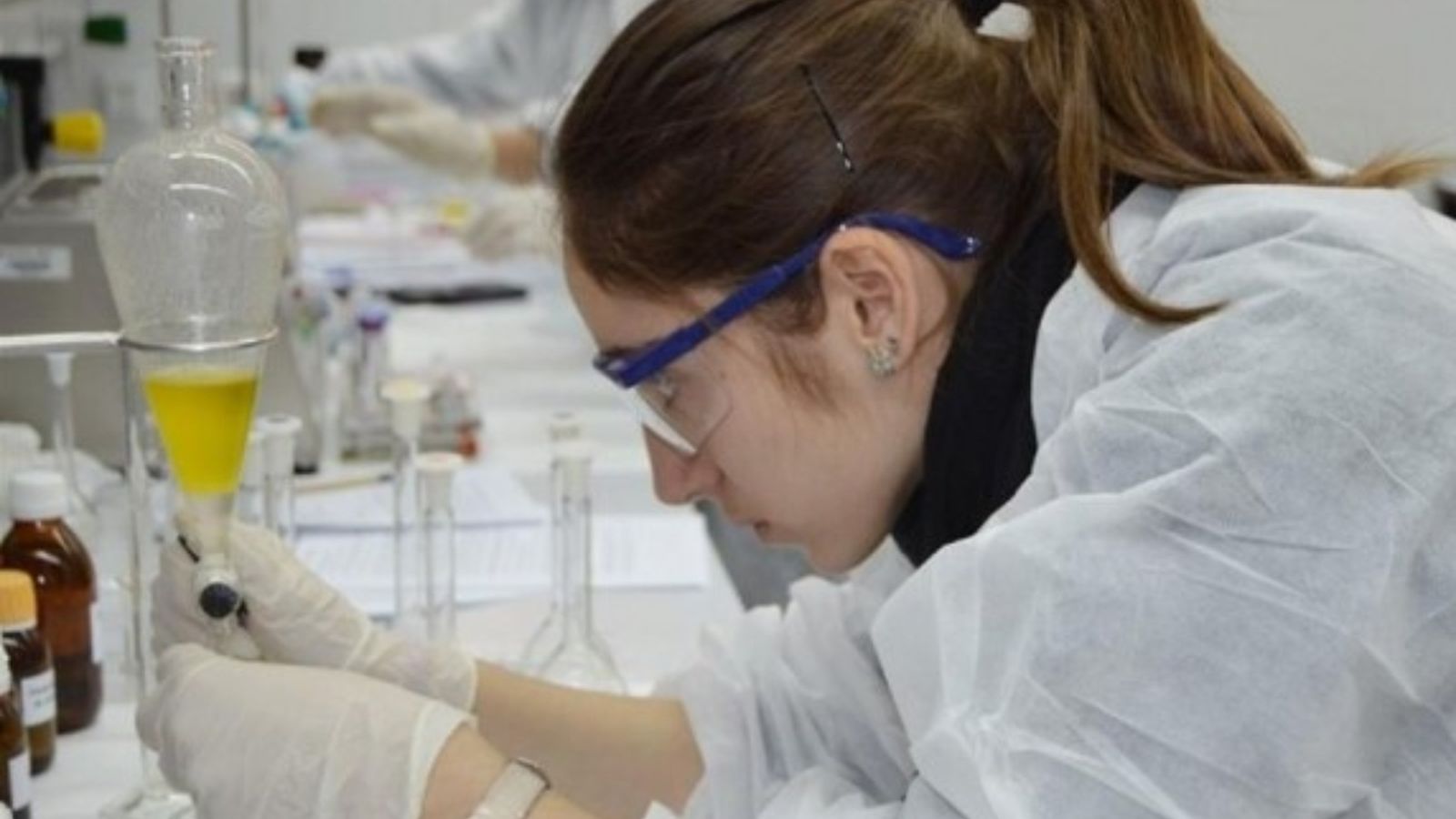 El CVC alerta sobre la "invisibilitat" de la dona en el sector científic i tecnològic