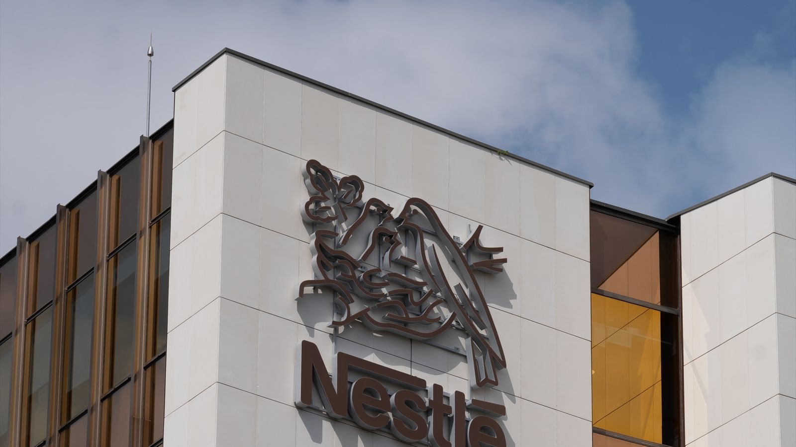 Façana de la seu de Nestlé Espanya a Esplugues de Llobregat