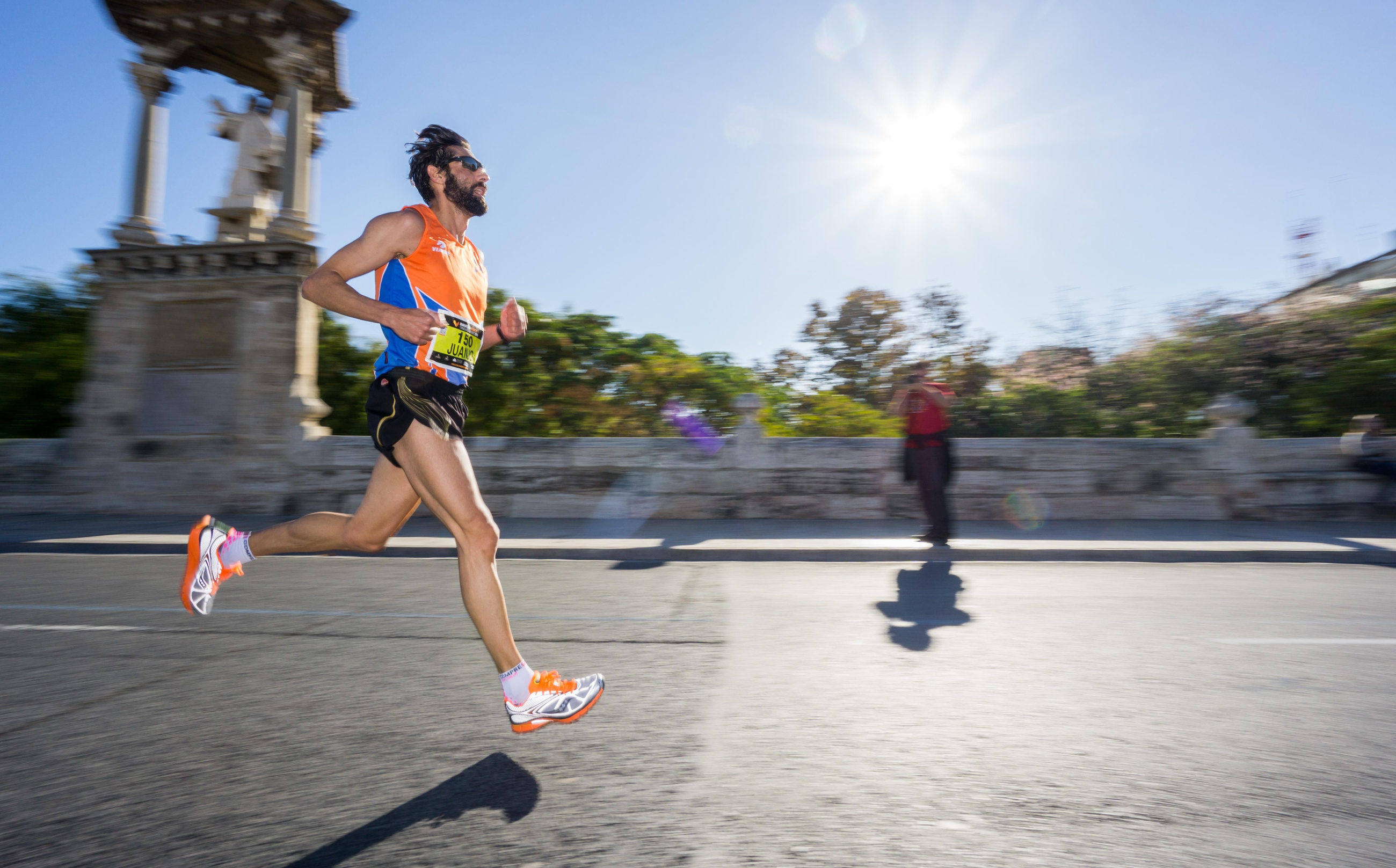 Corredor fent la Marató Trinidad Alfonso
