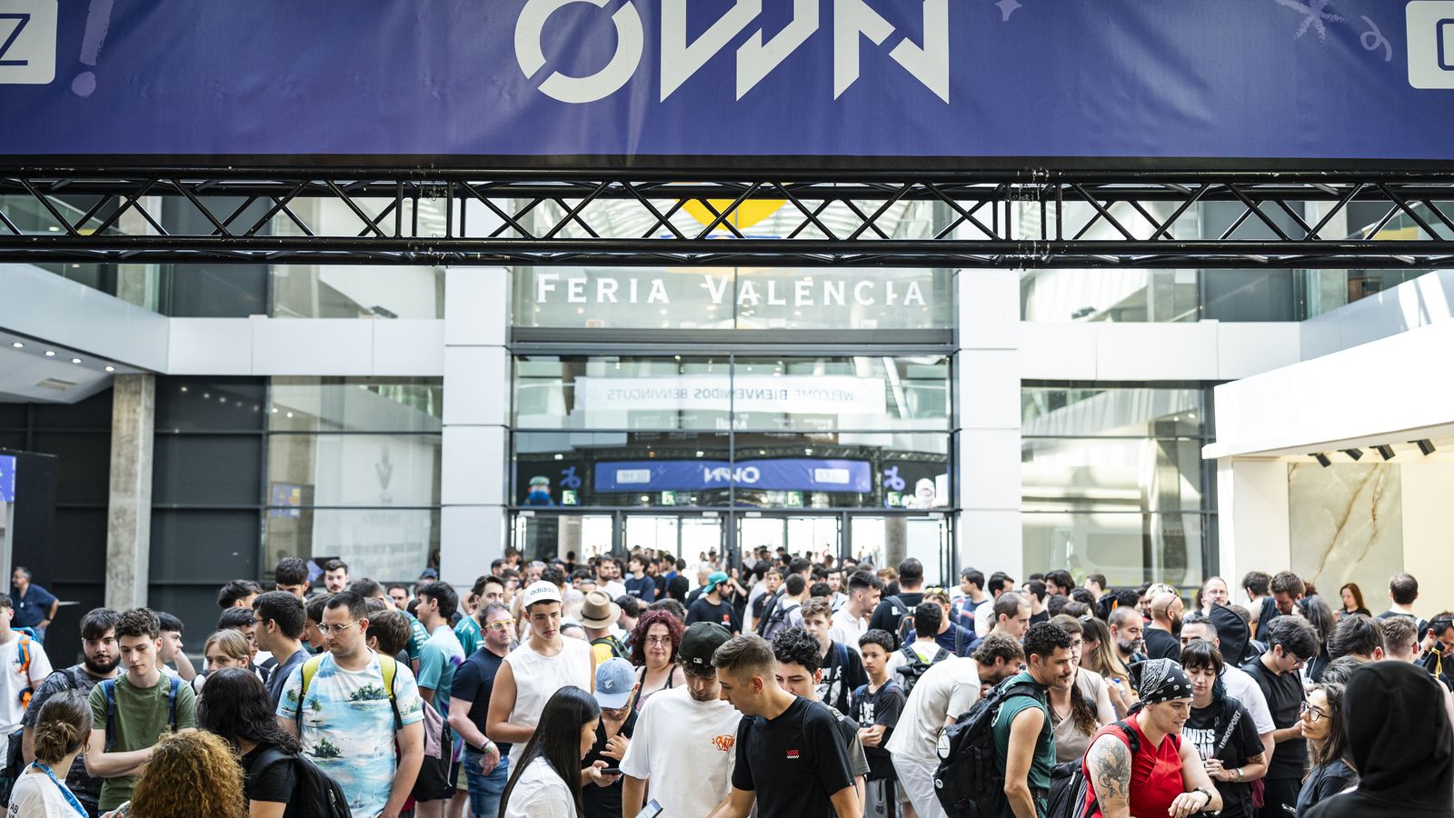 Milers de persones gaudixen del festival OWN