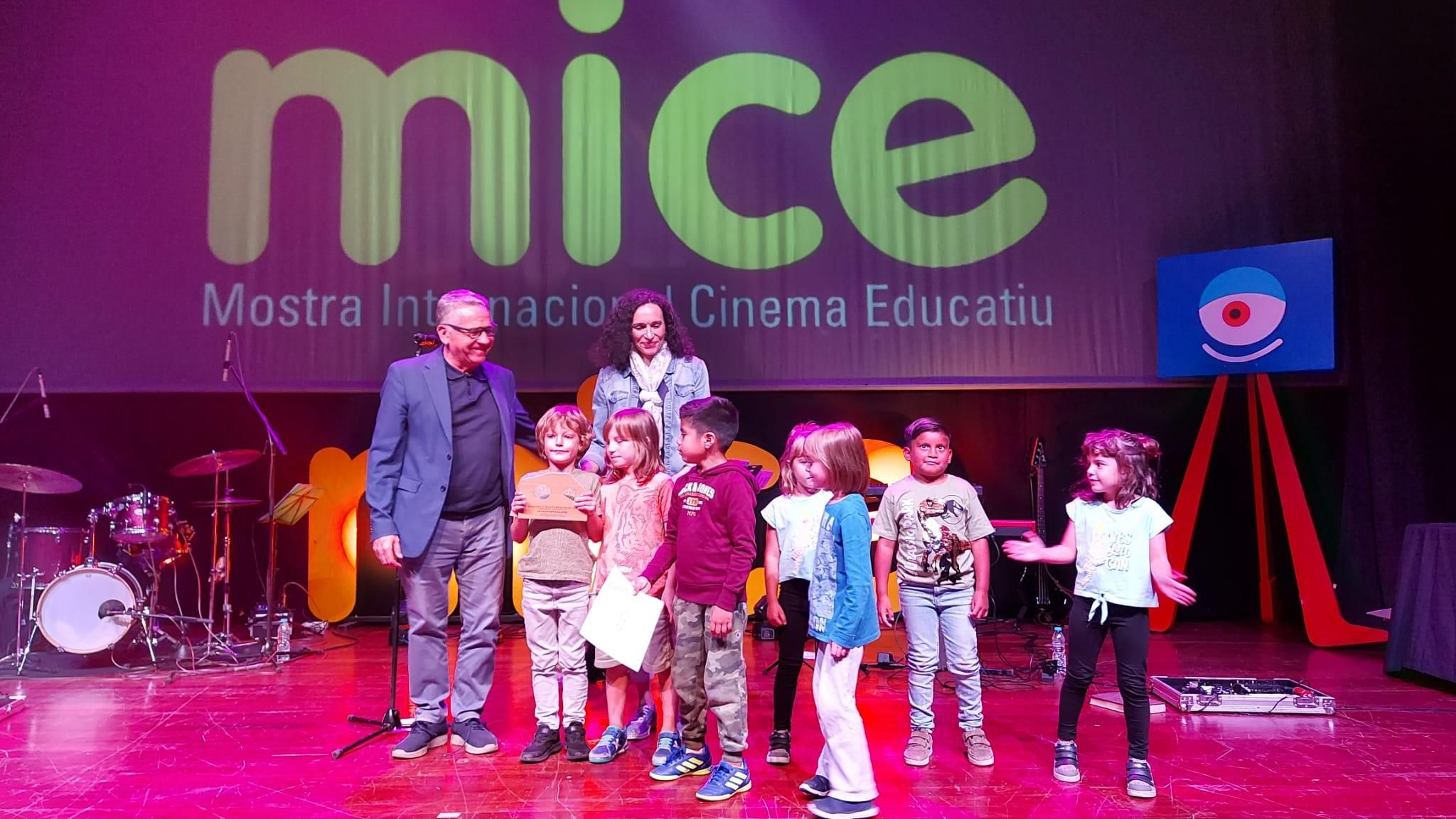 Miquel Francés amb els alumnes del CEIP Teodoro Llorente de València Miquel Francés amb els alumnes del CEIP Teodoro Llorente de València