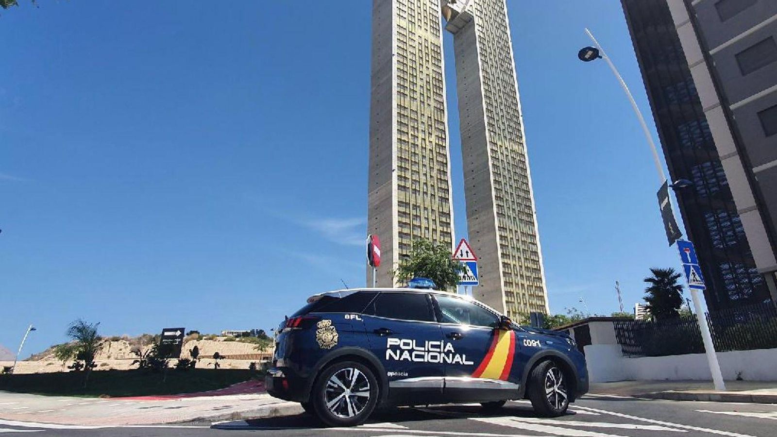 Un vehicle de la Policia Nacional de Benidorm en una imatge d'arxiu Un vehicle de la Policia Nacional de Benidorm en una imatge d'arxiu