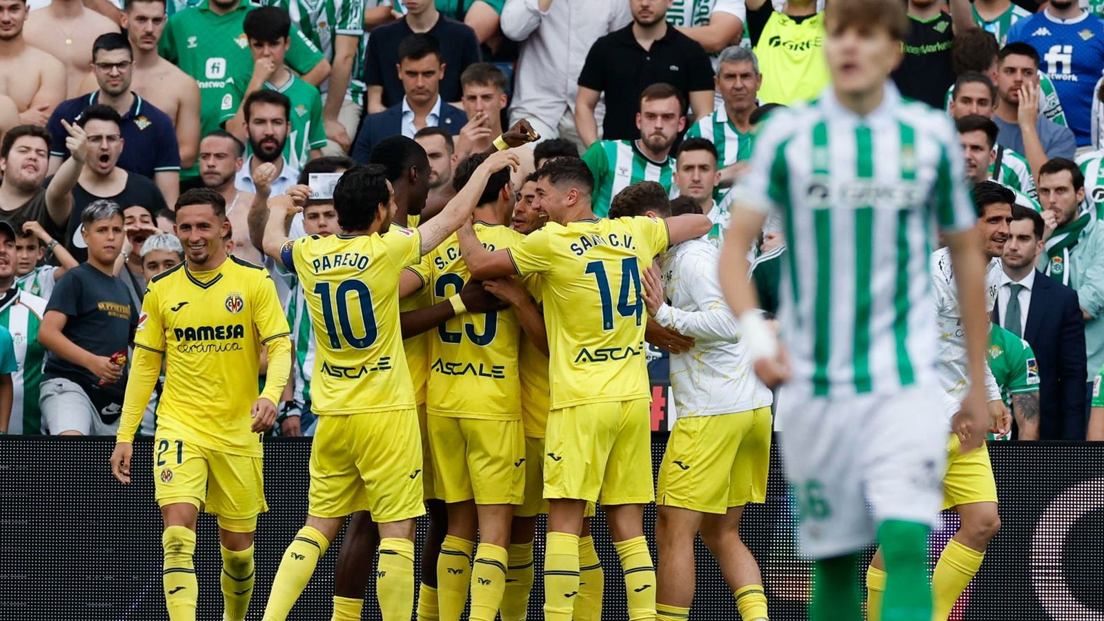 Els jugadors del Vila-real celebren el gol del triomf