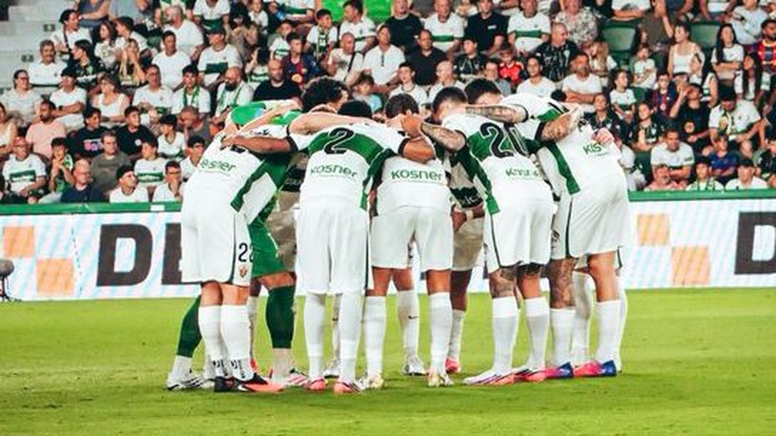 Imatge dels jugadors de l'Elx abans d'un partit