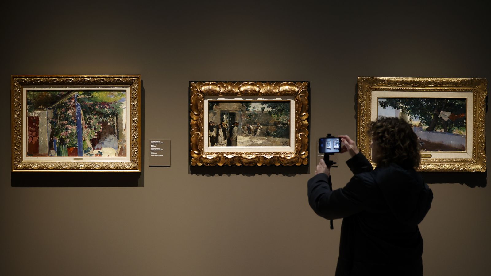 Inauguració de l'exposició 'De la foscor a la llum'