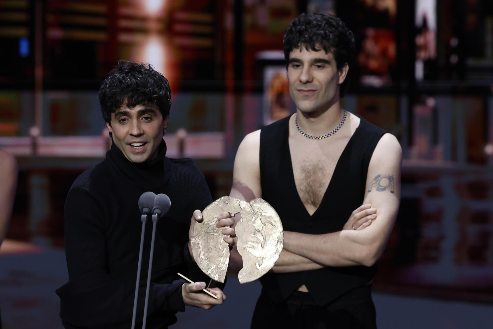 'Els Javis' durant el discurs del premi a millor sèrie