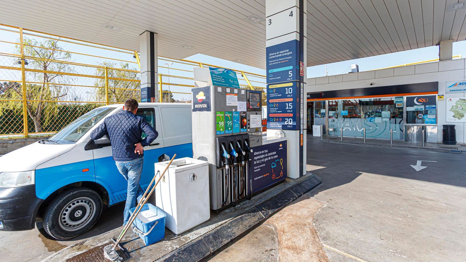Vista d'una gasolinera en una imatge d'arxiu