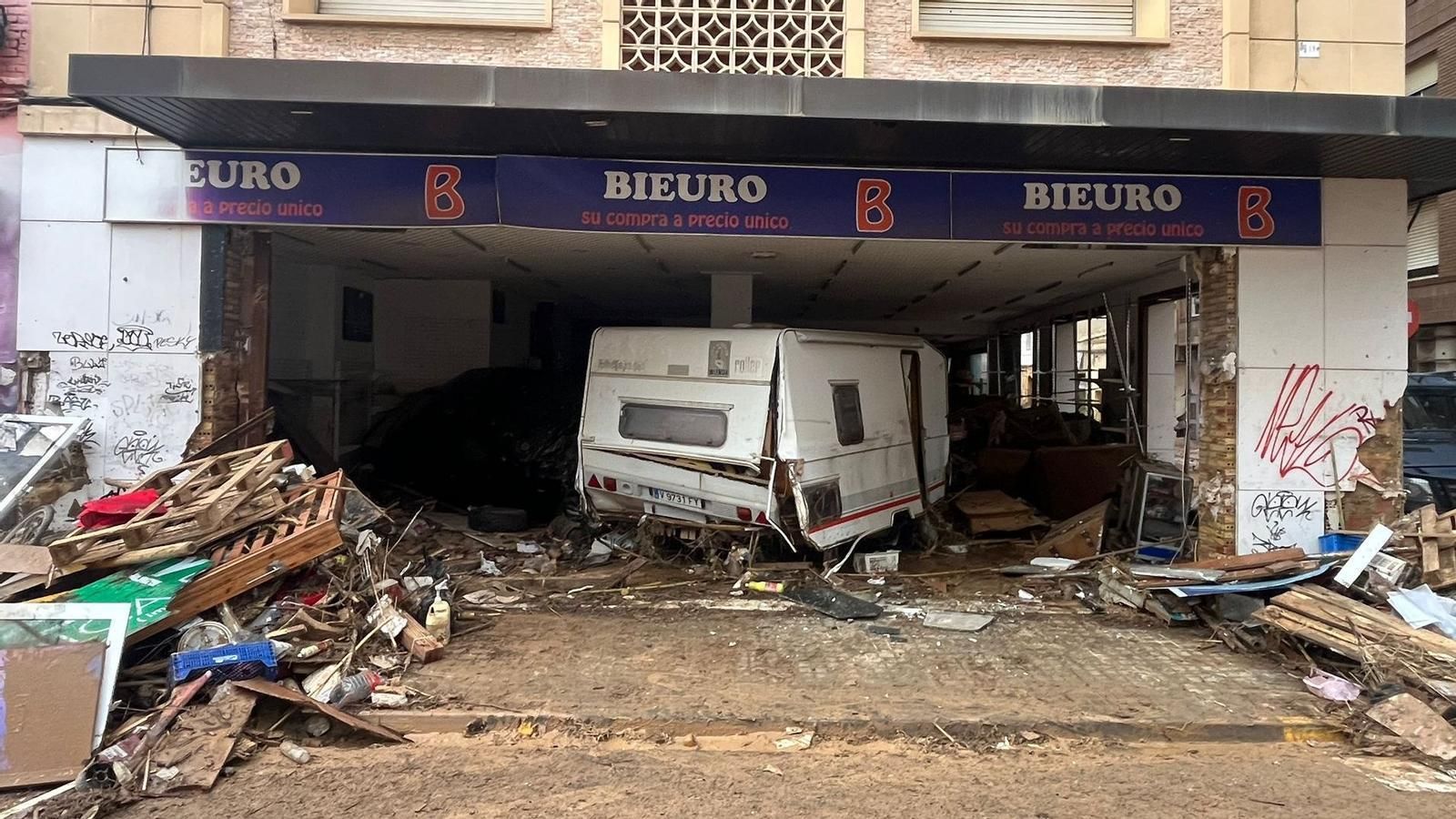 A la imatge, un dels comerços d'Alfafar afectats per la riuada