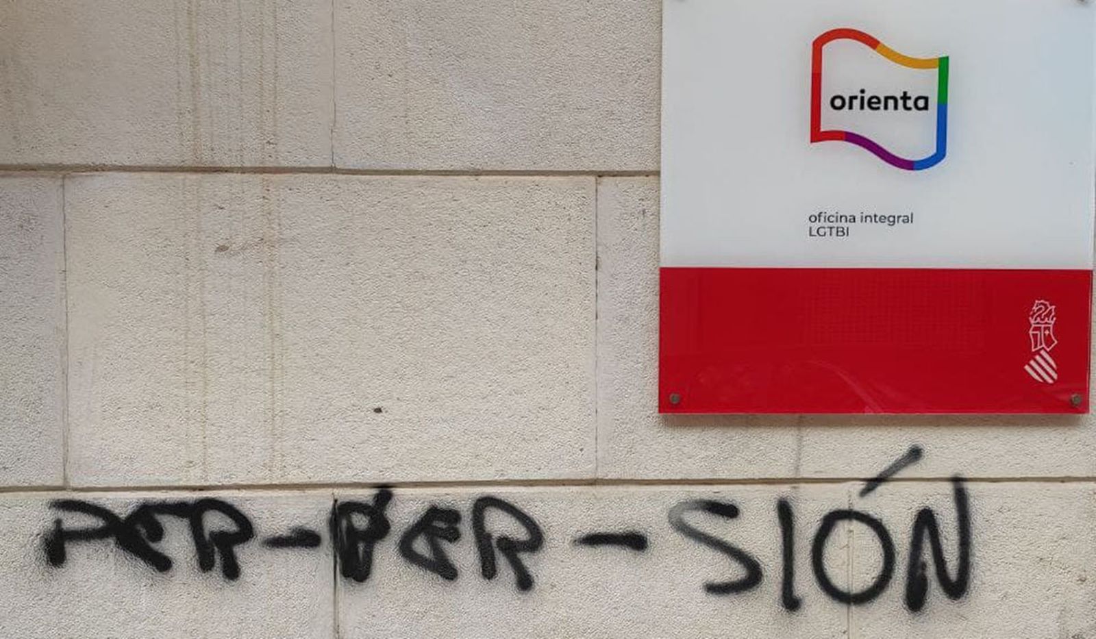 Pintada que han realitzat a la seu del servei Orienta de València