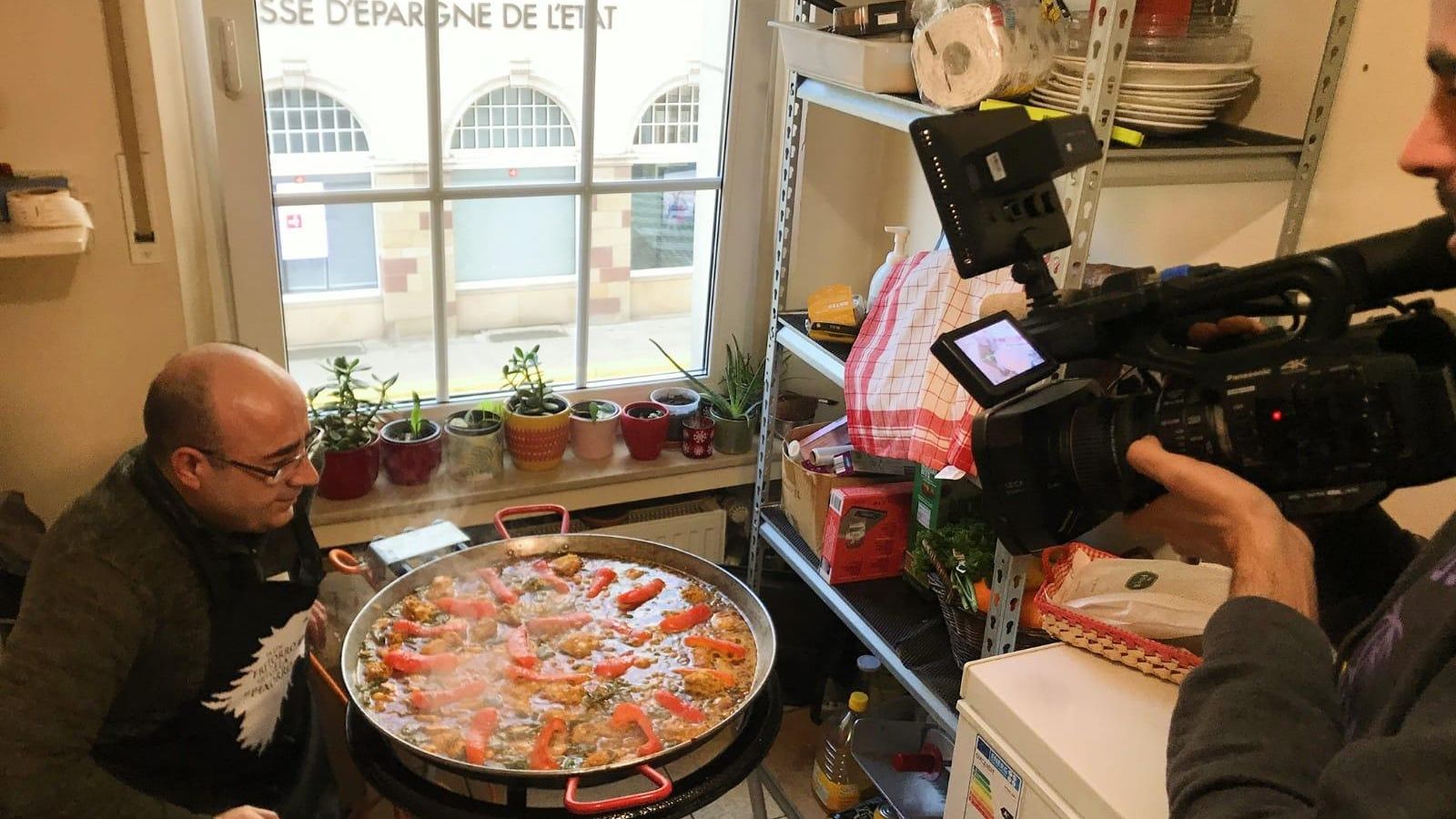 Paco de Novelda és cuiner de paelles a Luxemburg Paco de Novelda és cuiner de paelles a Luxemburg