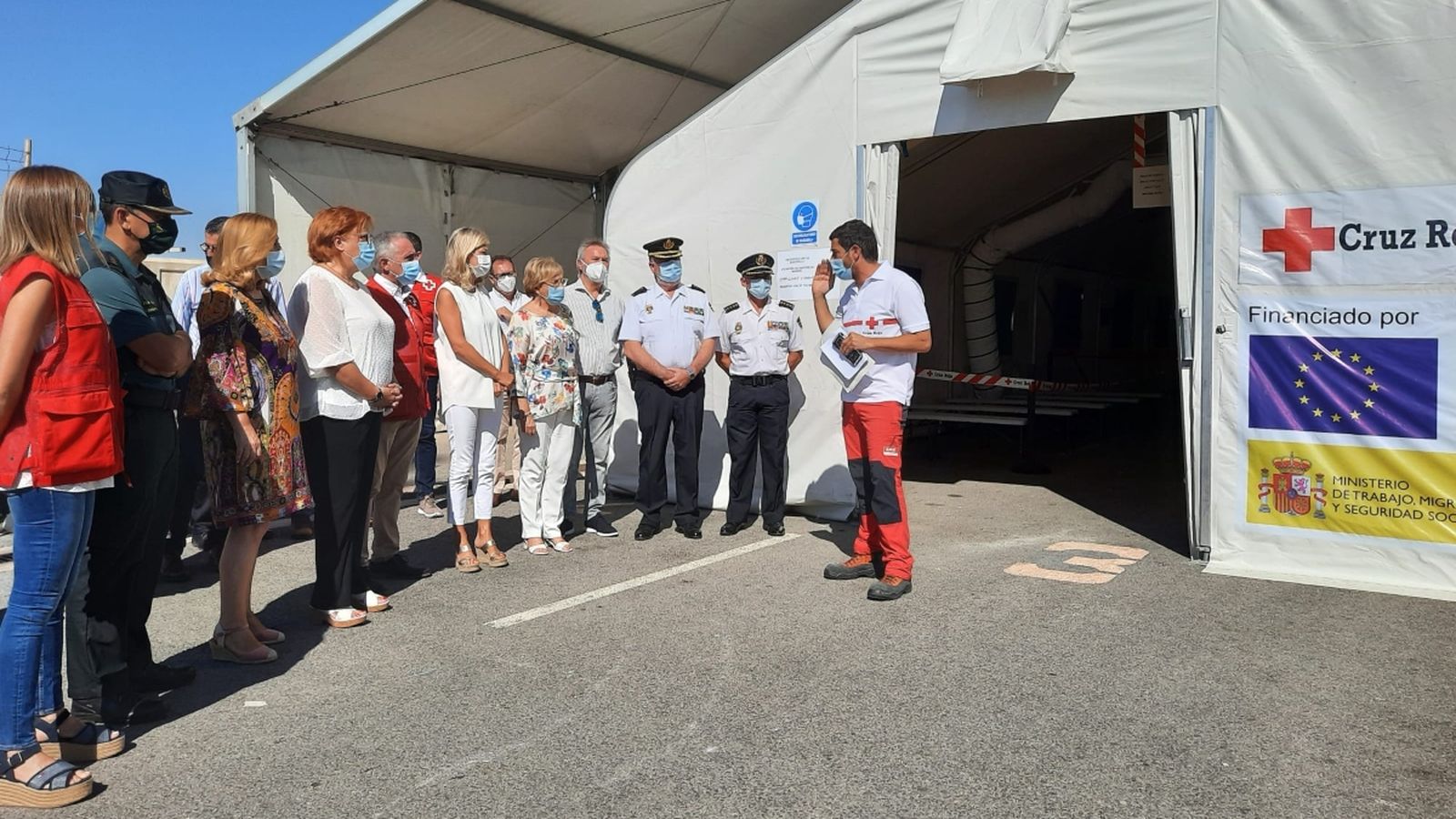 Les conselleres Gabriela Bravo i Ana Barceló, juntament amb la delegada del govern espanyol Gloria Calero, visiten l'hospital aquest matí