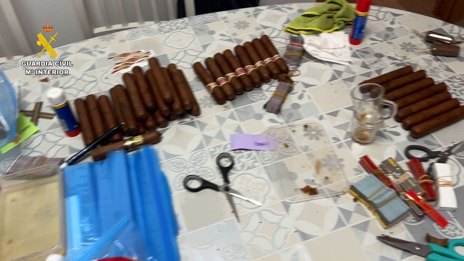 Intervenen prop de 34.000 puros havans falsificats