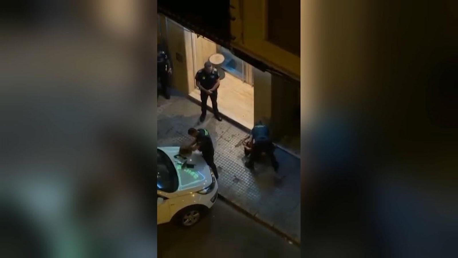 Un moment de l'agressió dels guàrdies civils a Oliva