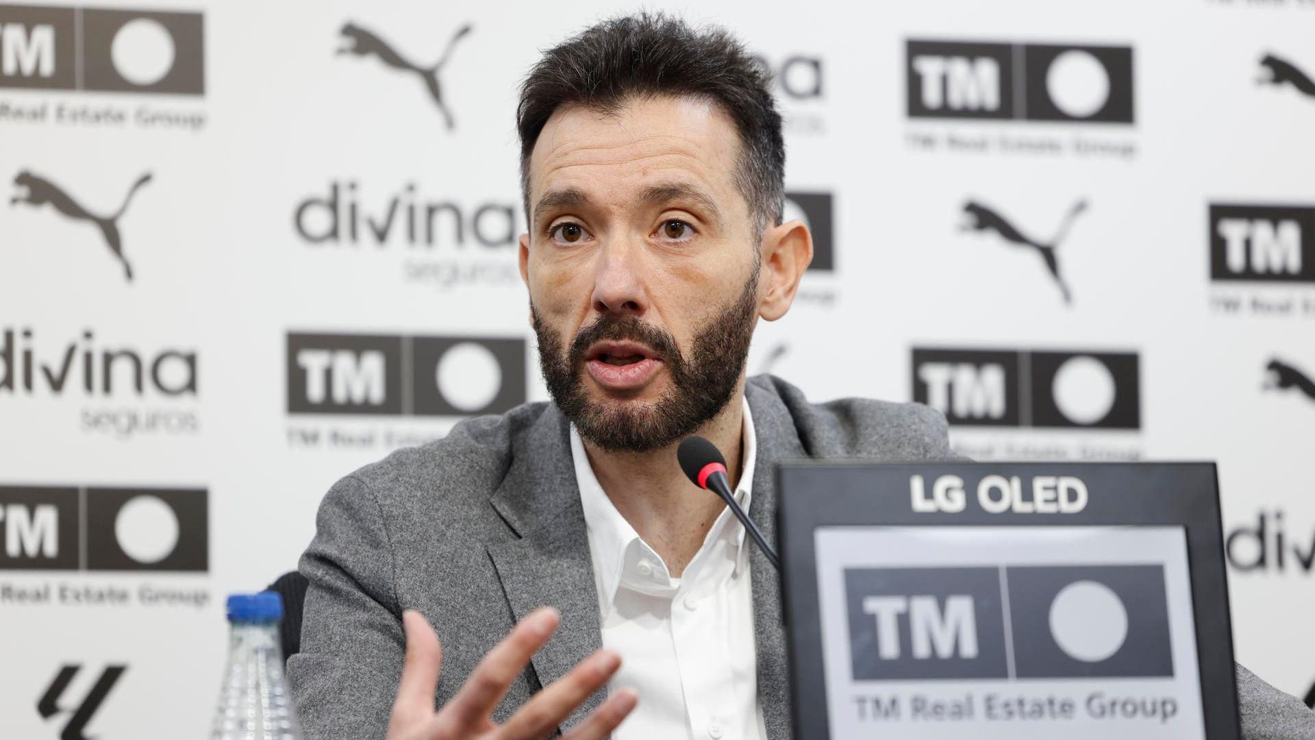 Carlos Corberán, en la roda de premsa Carlos Corberán, durant la roda de premsa
