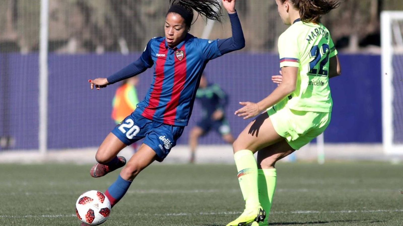 El València torna a empatar i el Llevant perd contra el Barcelona