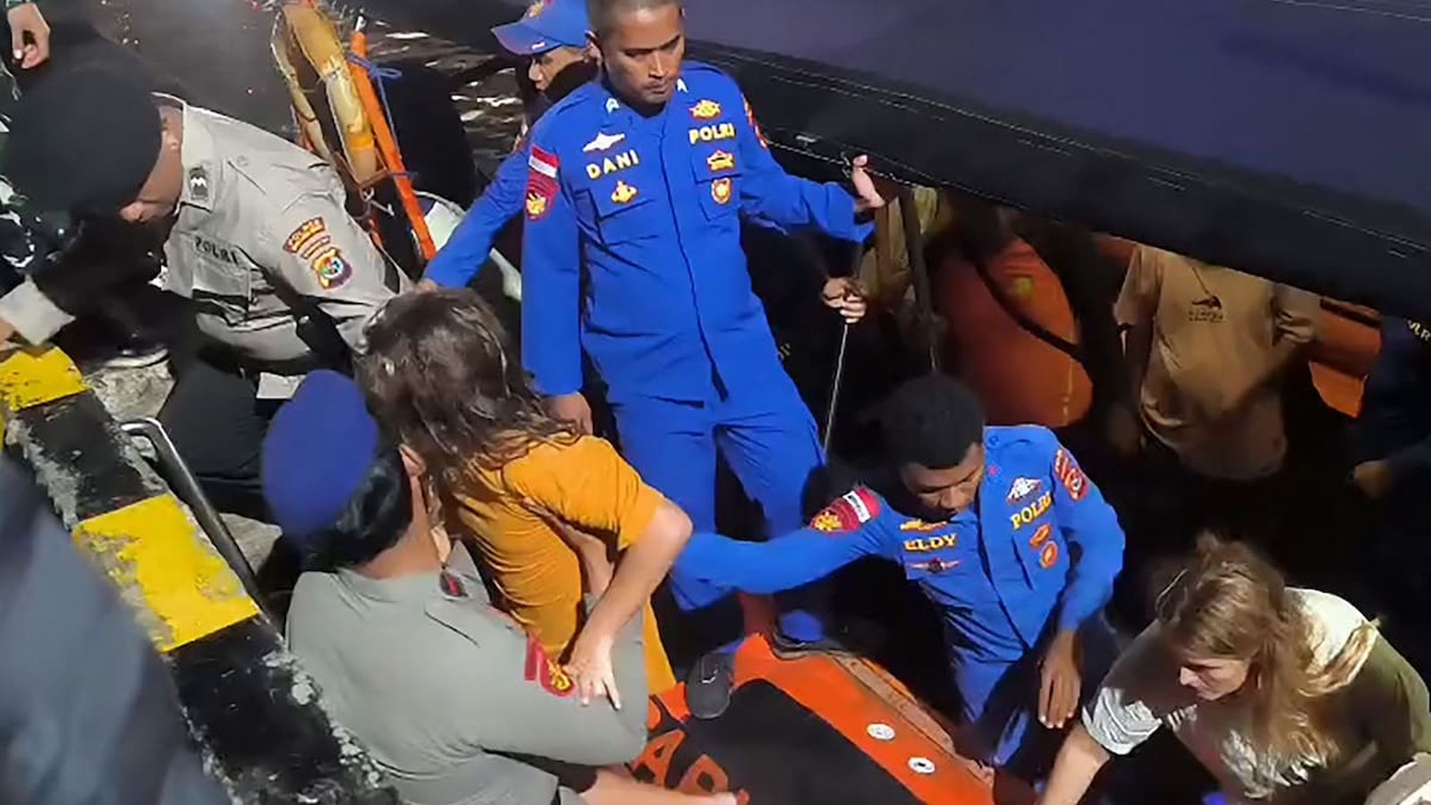 Moments del rescat durant la nit