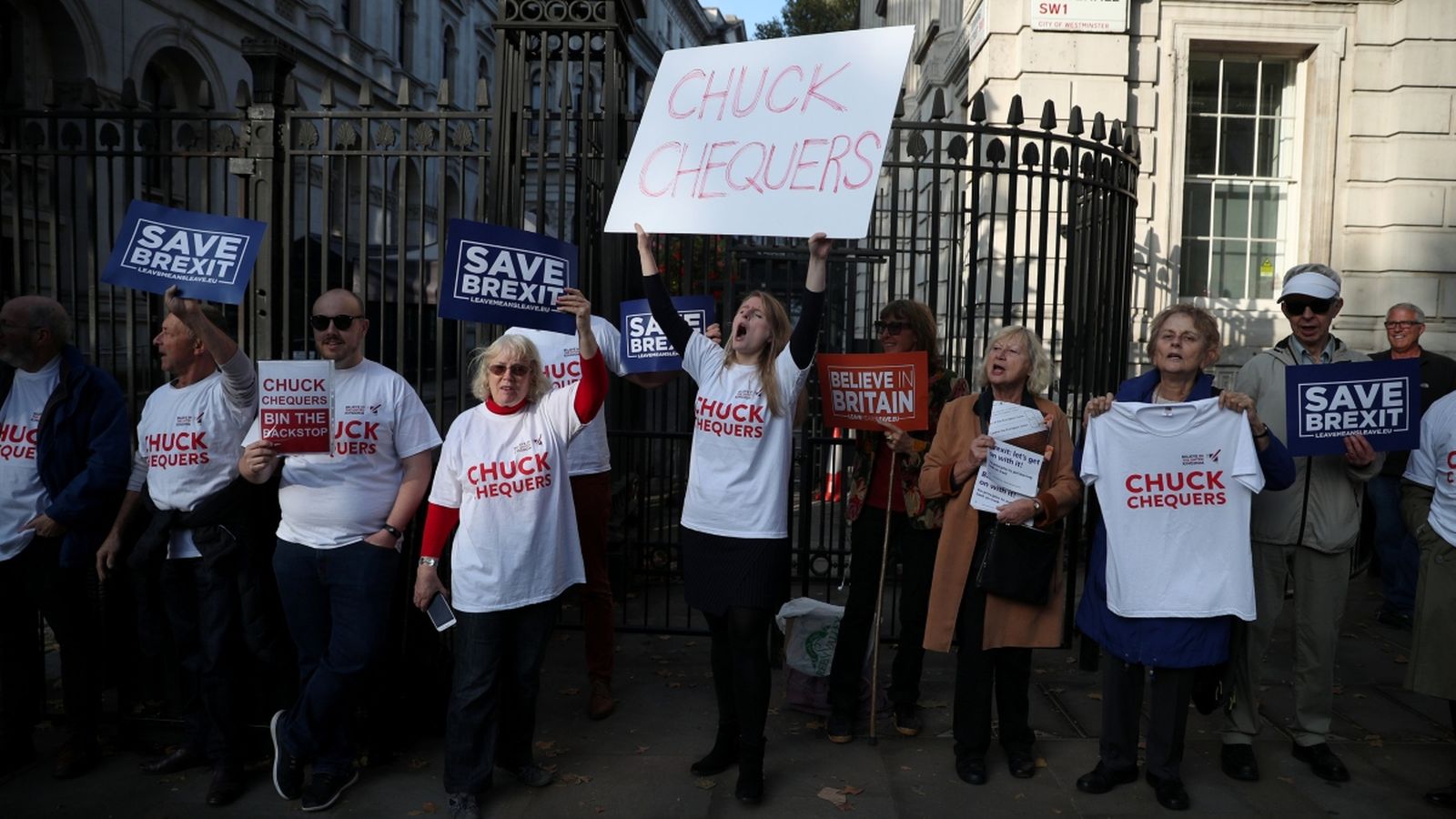 Manifestants a favor del Brexit a Downing Street, a Londres, aquest dimarts