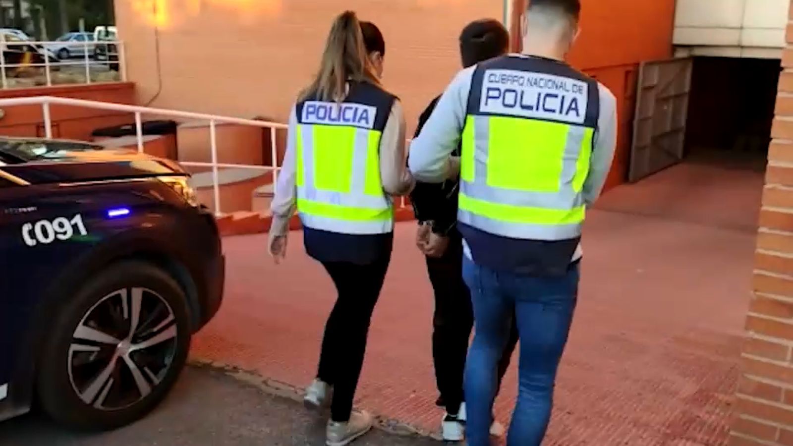 El detingut a Elx arribant a dependències policials