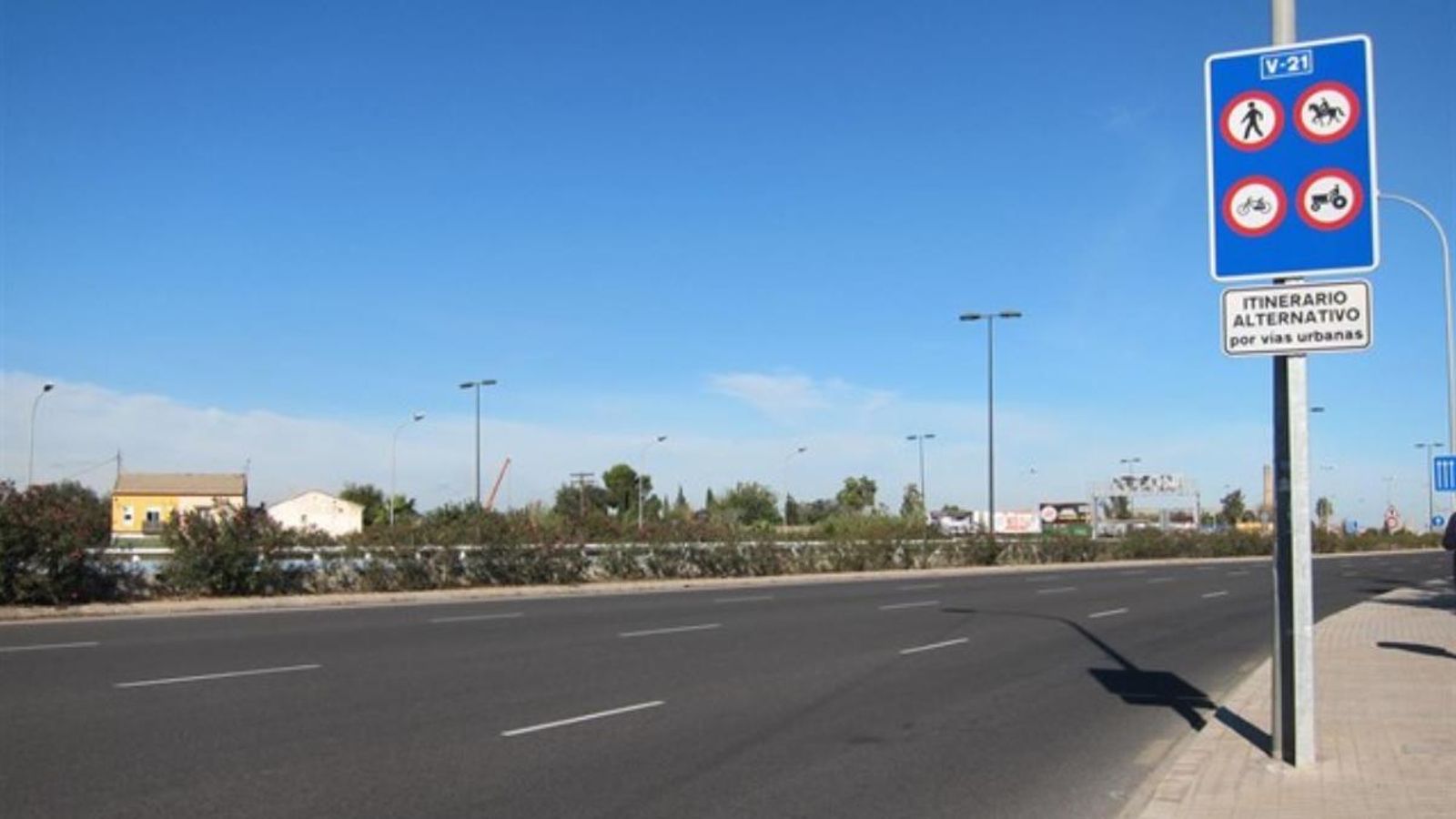 Accés a la V-21