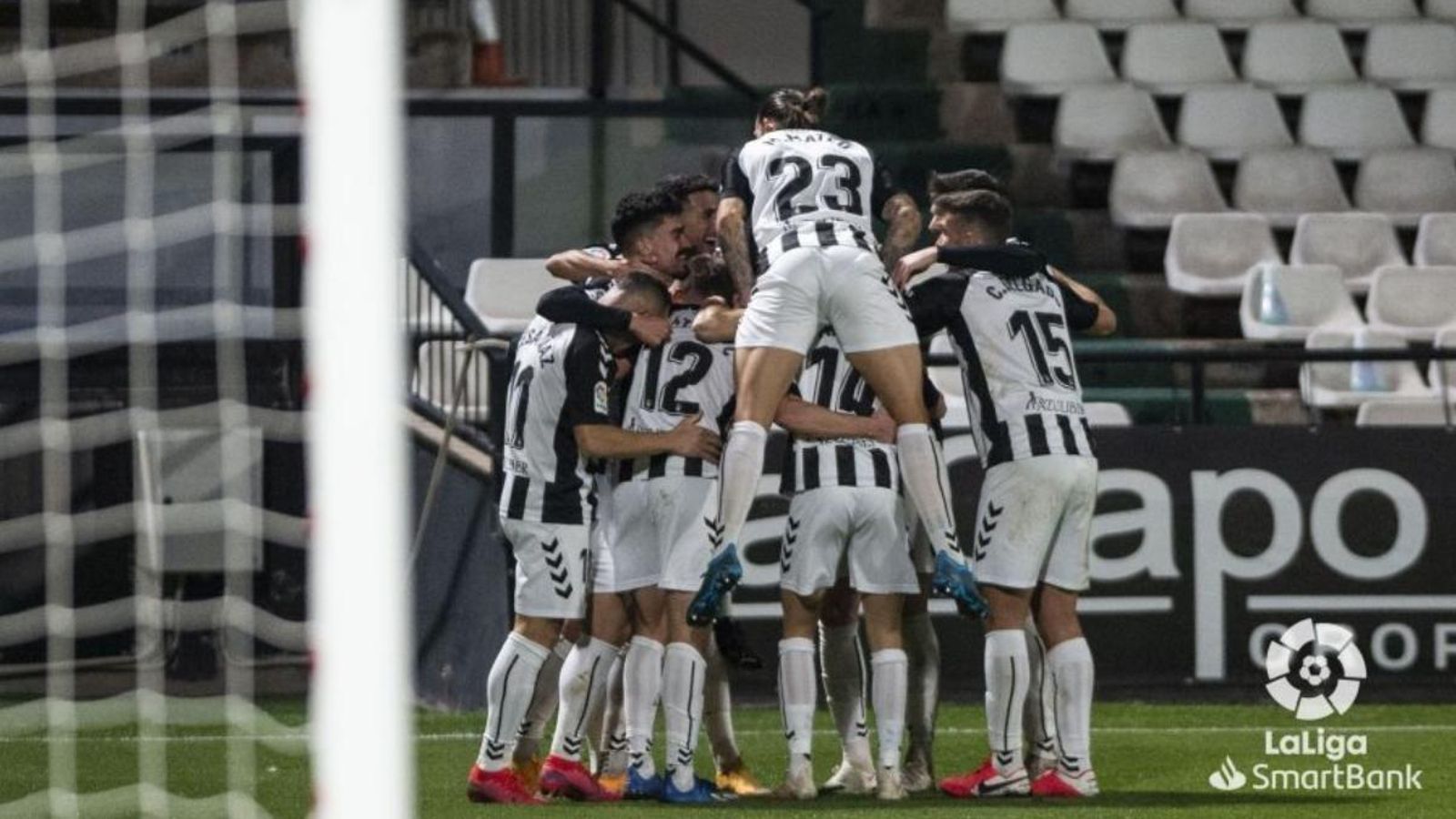 Els jugadors del Castelló celebren un gol al Castàlia