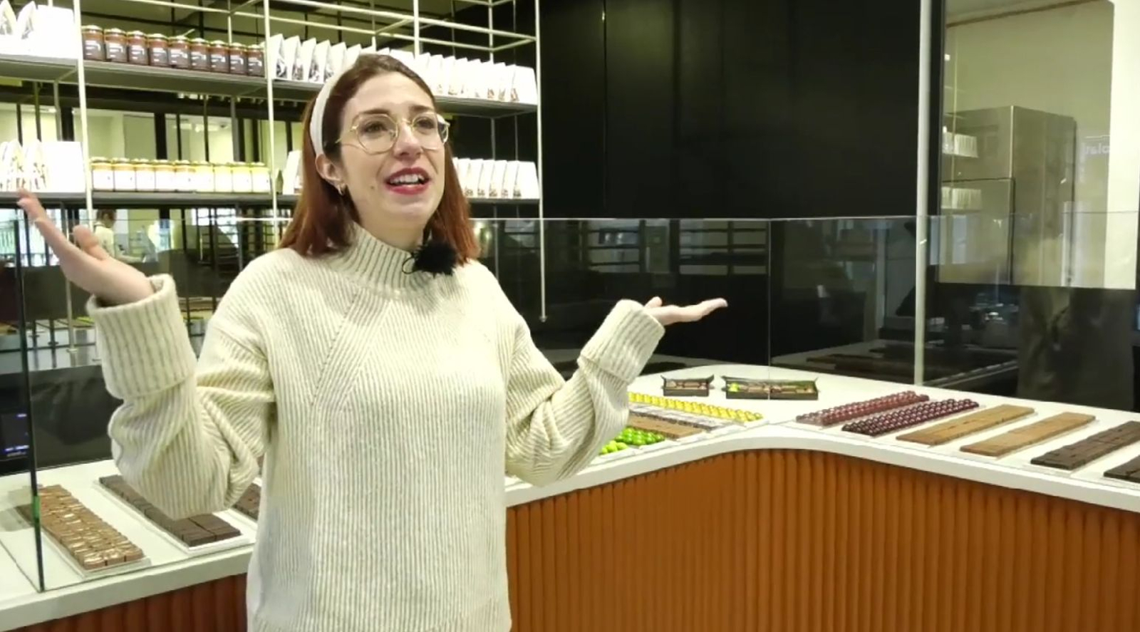 Amb l'alacantina Ana visitarem una xocolateria on es venen més de 20.000 bombons a la setmana