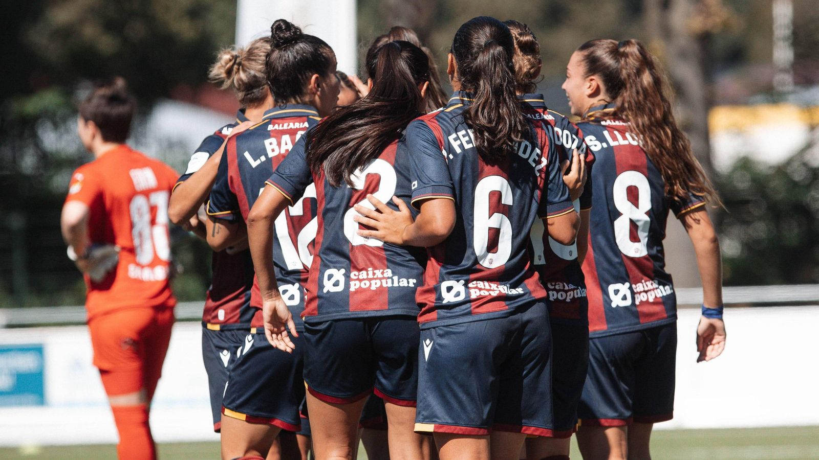 Les futbolistes del Llevant celebren un gol