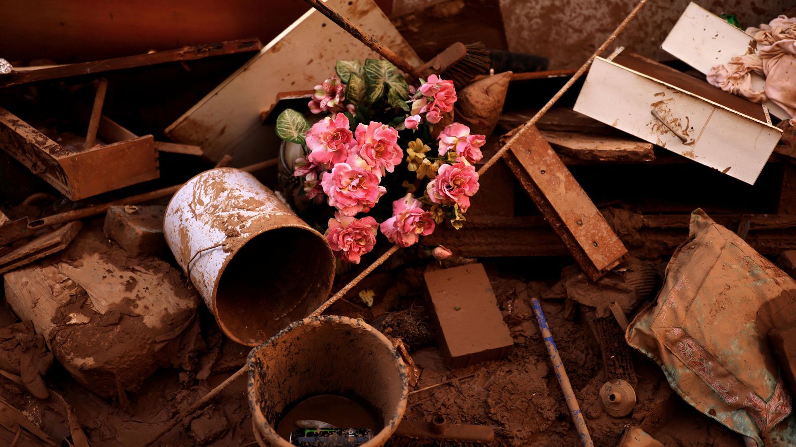 Restes d'una casa, després del pas de la DANA