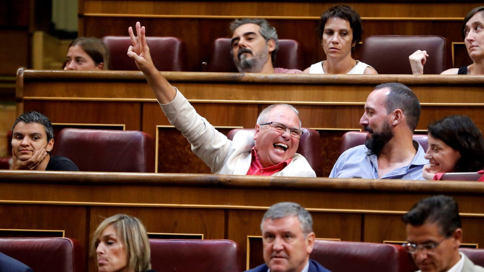 L'abstenció de Podem i els independentistes tomba el sostre de gasto.