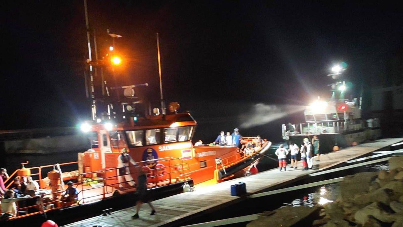 Embarcació de Salvament Marítim arribant al port d'Alacant