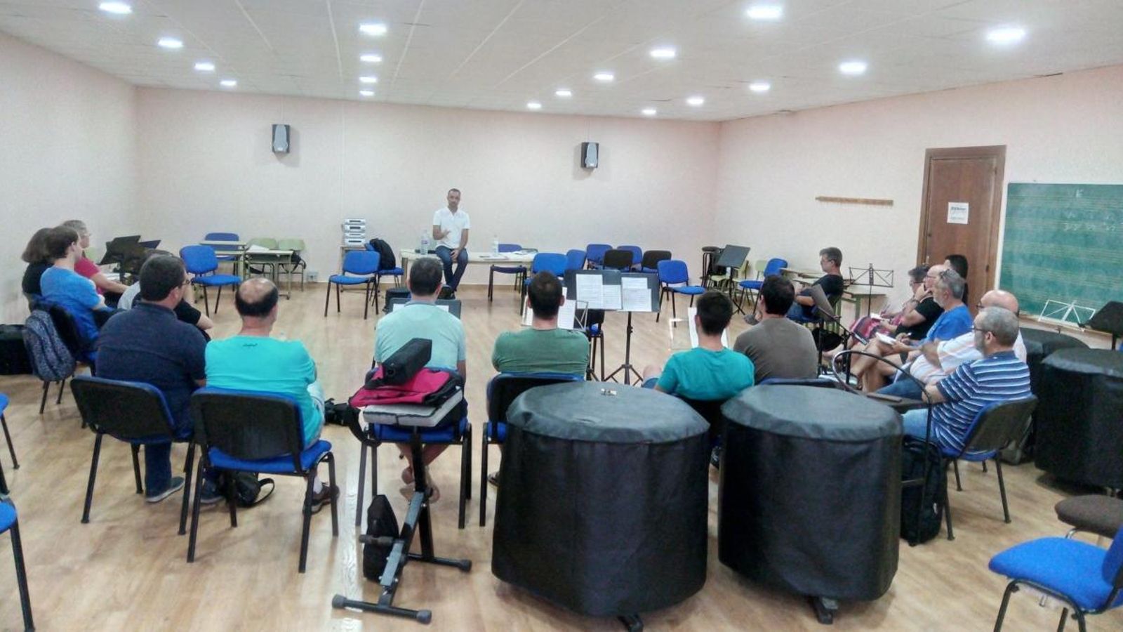 Un moment de la xarrada de Saül Gómez sobre dinàmiques en els assajos de colla