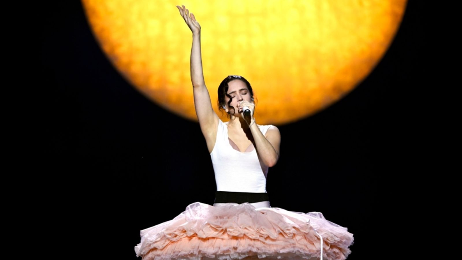 La cantant Rosalía inicia la gira de 'Lux' a Lió