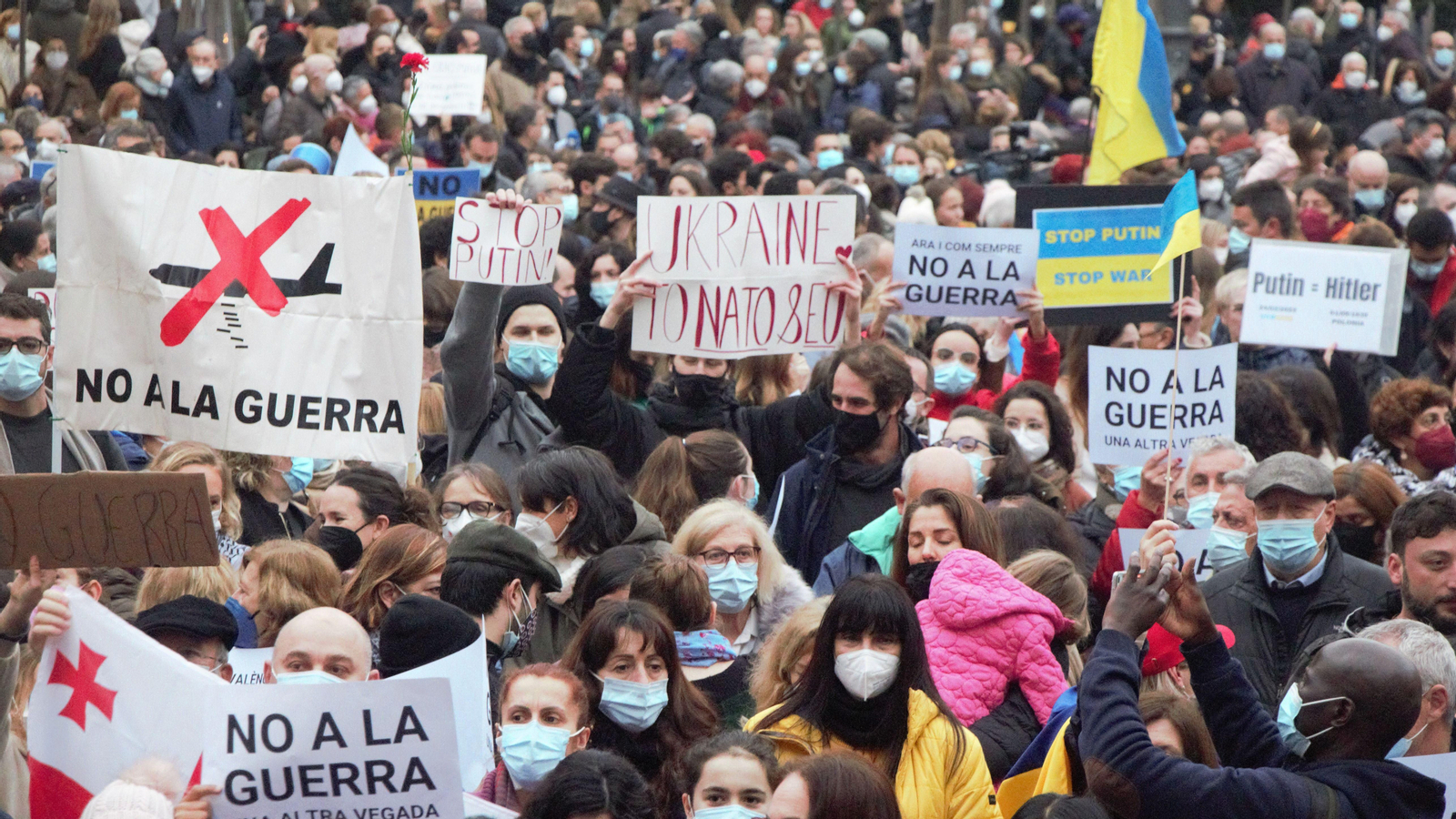 Un moment de la protesta a la plaça de la Mare de Deu de València