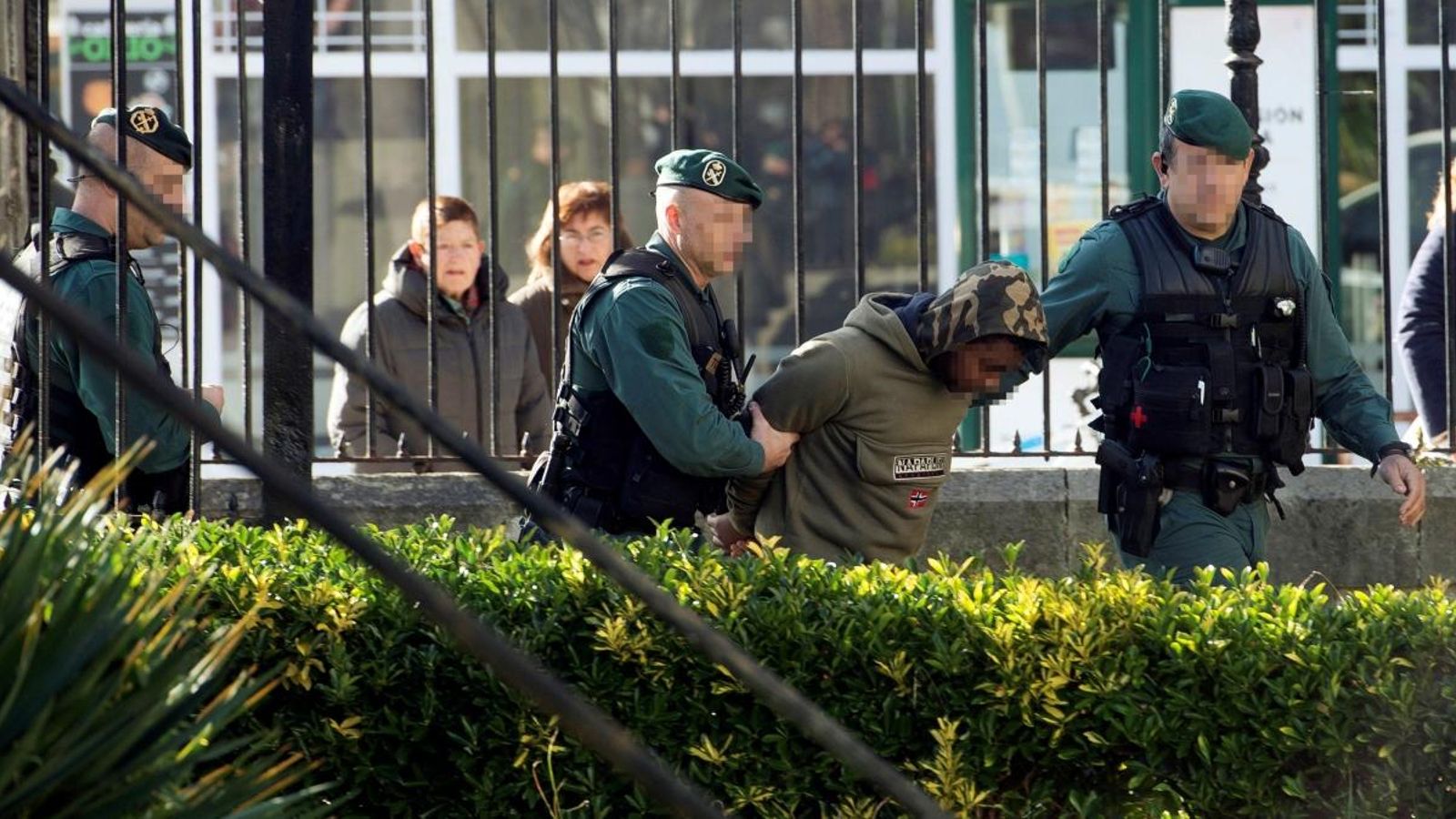 La Guàrdia Civi ha traslladat el detingut al jutjat, on se li ha pres declaració La Guàrdia Civi ha traslladat el detingut al jutjat, on se li ha pres declaració