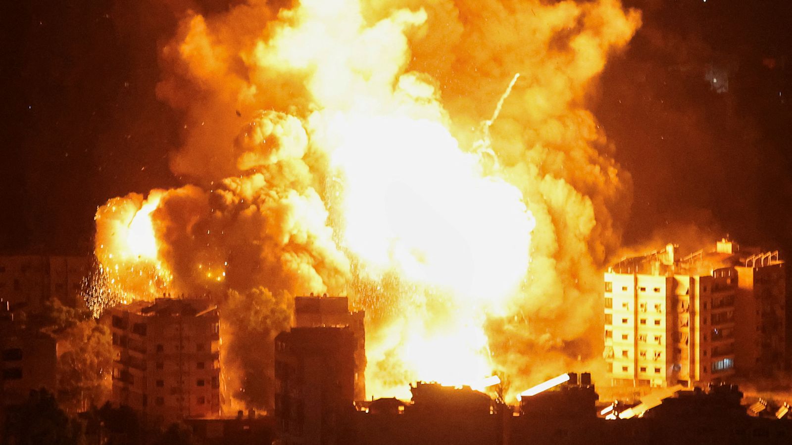 Explossió causada per una bomba israeliana a Baabda, a l'oes del Líban