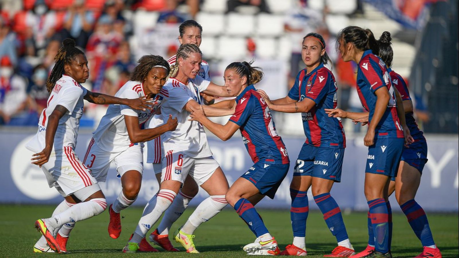 L'Olympique va obrir el marcador en una jugada a baló parat